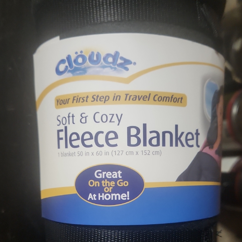 CLOUDZ Soft & Cozy Fleece Blanket - Black